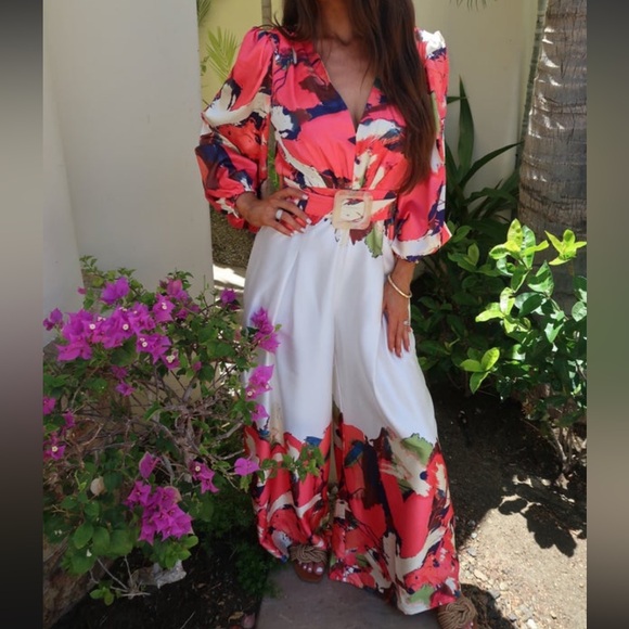 These Three Boutique floral white satin belted jumpsuit NWT - Picture 3 of 3